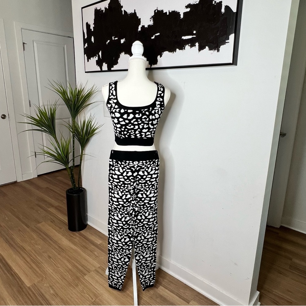 Blk/Wht 2-Piece Pants Outfit - Picture 2 of 3